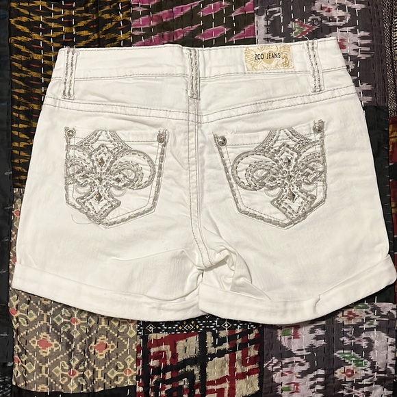 White distressed denim shorts - Picture 2 of 8